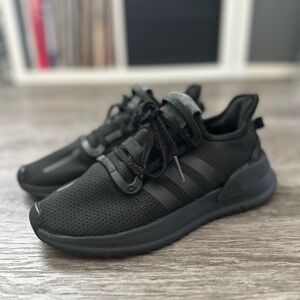 Adidas Men’s Shoe Size 6